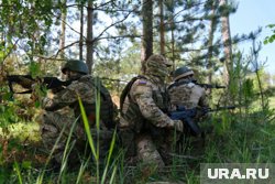 Стариков заявил, что во время захода в Троицкое несколько раз в небе пролетали вражеские дроны, которые вели наблюдение 