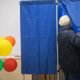 Голосование в СИЗО, уголовные дела и праздничное настроение: как прошел второй день выборов в России