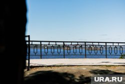 Власти требуют снести забор вокруг пляжа на Увильдах