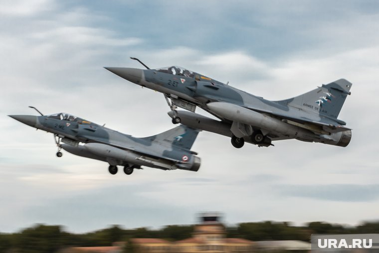 Mirage 2000 пролетели над Черным морем