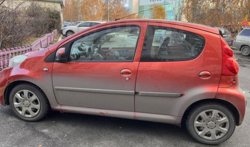 Peugeot 107 небольшая и экономичная машина