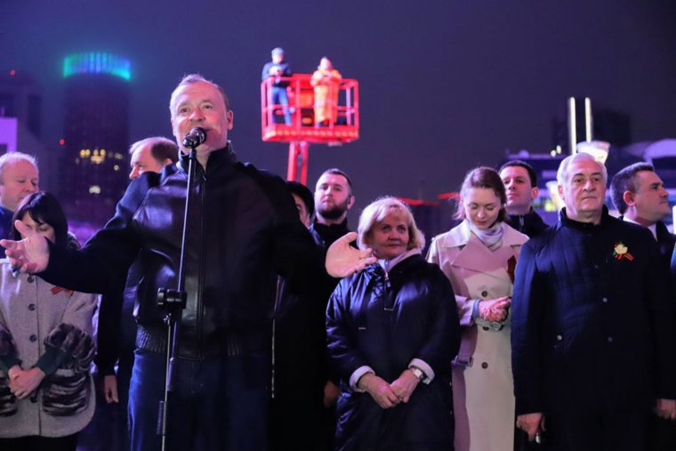 Поздравить с праздником пришел мэр Алексей Орлов