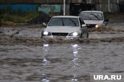 Улицы затопило водой