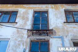 Жители дома по Невежина не могут дождаться расселения (архивное фото)