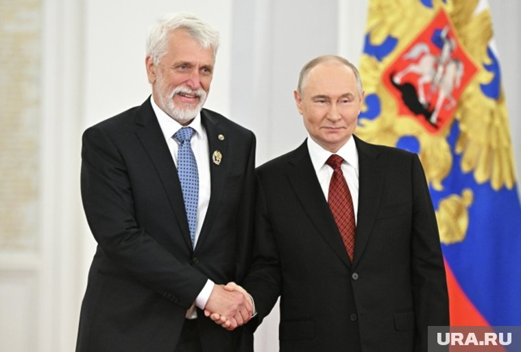Путин вручил премию историку Николаю Макарову