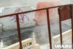 Над прорывом трубы образовался пар (архивное фото)