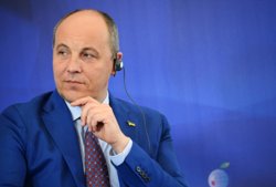 В Парубия стреляли восемь раз, сообщили журналисты