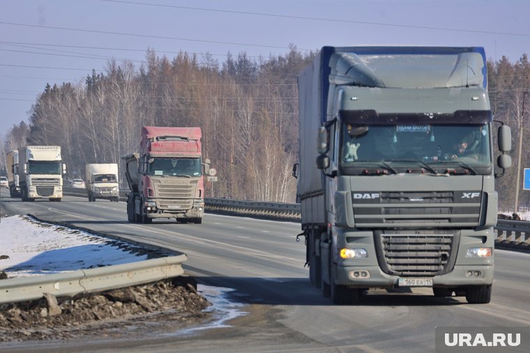 Украиские дальнобойщики будут обвинены в угоне фуры, если они покинут границу своей страны на грузовом транспорте, а затем бросят его, передает "Страна"