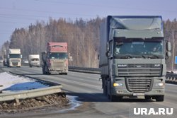 Украиские дальнобойщики будут обвинены в угоне фуры, если они покинут границу своей страны на грузовом транспорте, а затем бросят его, передает "Страна"