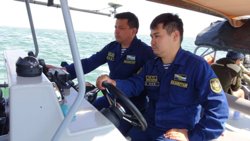 Поиски осложняются низкой видимостью под водой и илистыми отложениями