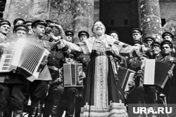 В 40-е годы песню «В землянке» исполняла Лидия Русланова