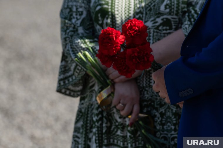 Десятки тысяч людей собрались почтить память активиста Чарли Кирка