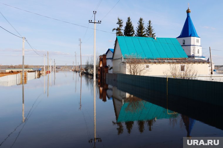 Уровень воды в реке у СНТ "Газовик" в ХМАО поднялся на 140 сантиметров