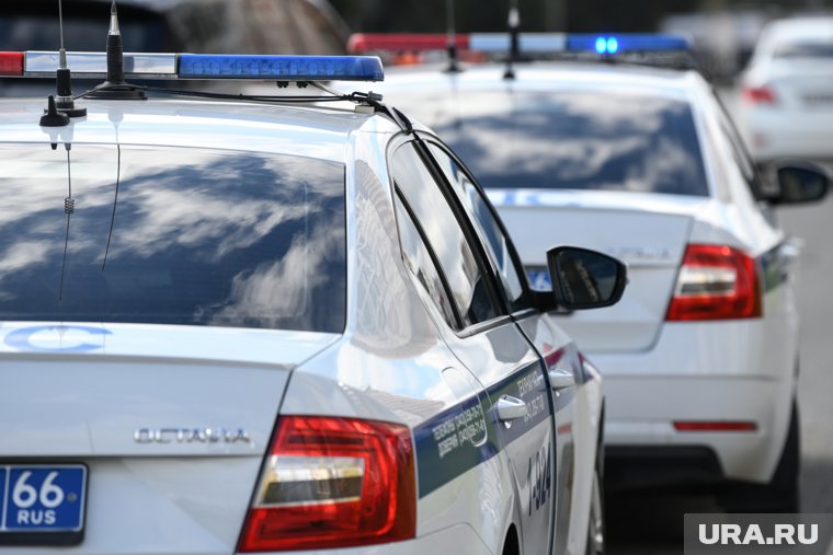 В результате аварии водитель легкового автомобиля получил множественные травмы