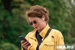 Многие россияне продолжают общаться с коллегами по работе во время отпуска