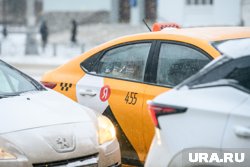 На фоне снегопадов в ЯНАО выросли цены на такси 