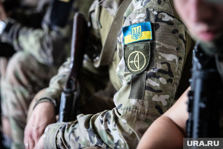 Украинские военные предпринимали неудачные попытки вырваться из окружения, пишет Shot