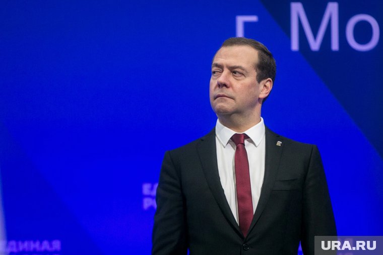 Медведев окончил юридический факультет Ленинградского государственного университета