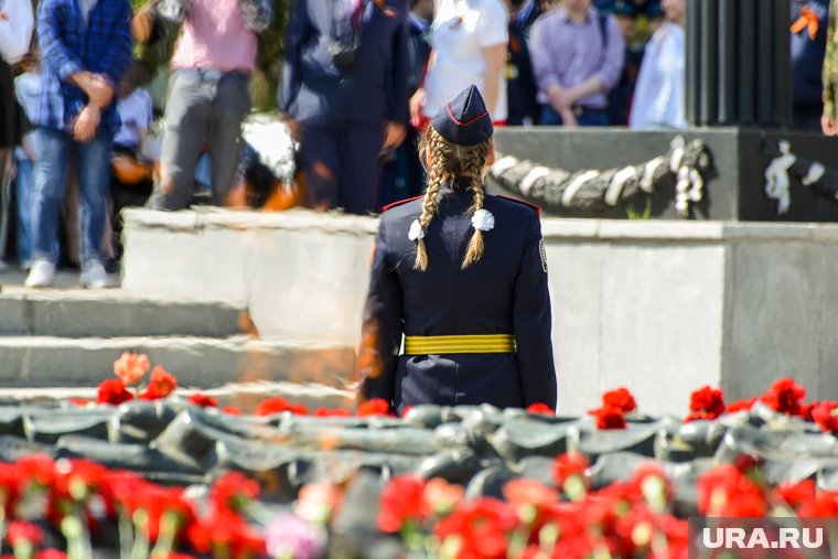 Депутаты отдали дань памяти защитникам Родины
