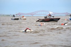 Во время соревнований участники проплывают самые запоминающиеся уголки Югры