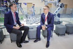 Роботы на стенде показывают, что Челябинская область — промышленный, но очень многоплановый регион, говорит Алексей Текслер