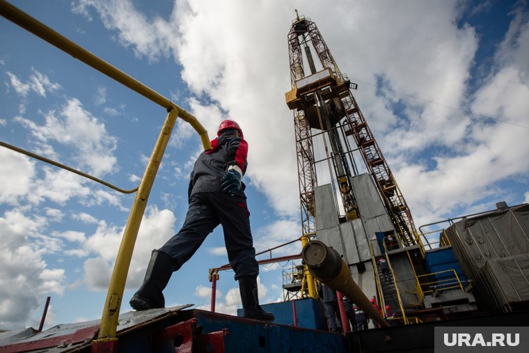 Бригады нефтяников переведут с Самотлора на другие месторождения ХМАО