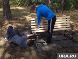 Тот самый сквер, с которого начался общественный активизм Владислава Уланова. На фото он слева