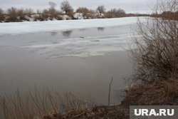 По предварительным данным, мужчина приехал на рыбалку 31 октября, провалился под лед и утонул