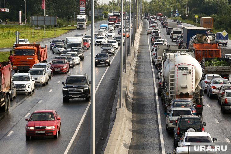 По данным «Яндекс Карт», пробка растянулась почти на 15 километров