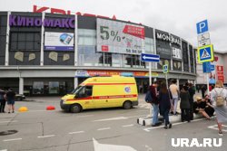 Сотрудники Росгвардии оцепили вход в кинотеатр «Киномакс Урал»