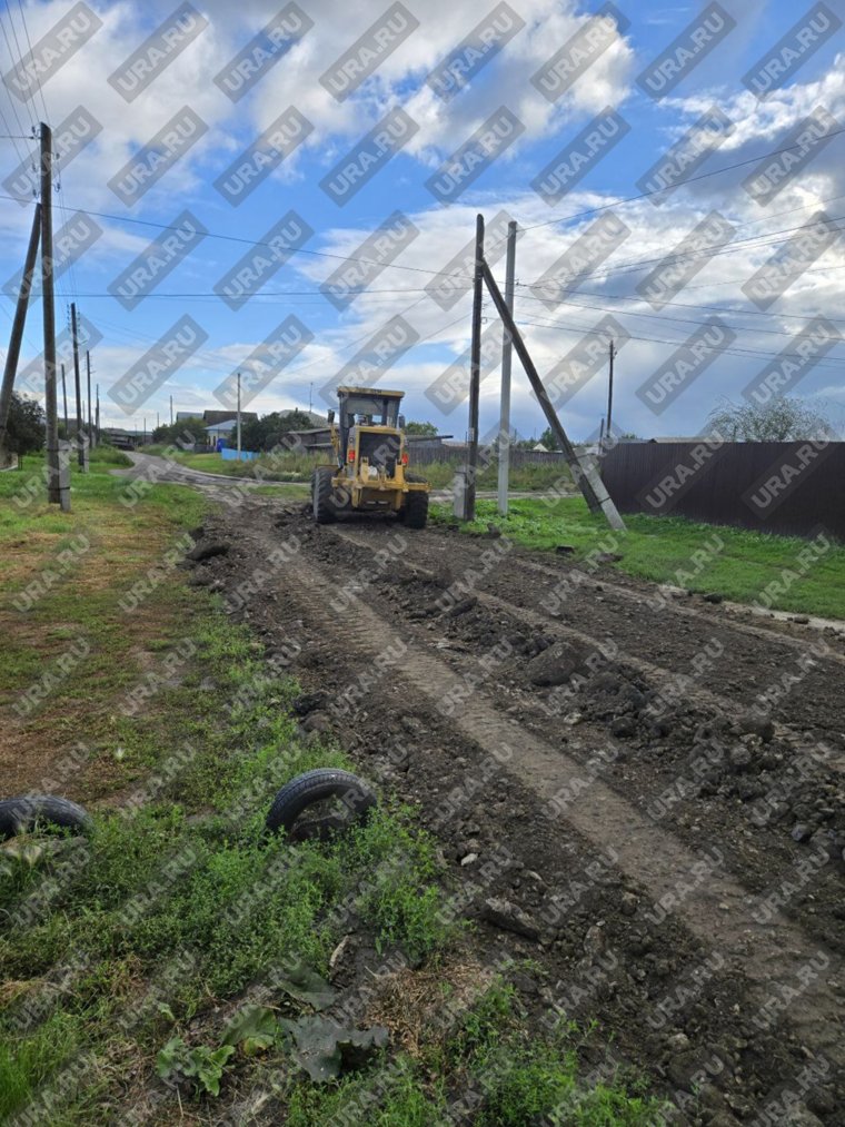 Грузоперевозчики Кургана помогли отремонтировать дорогу за свой счет