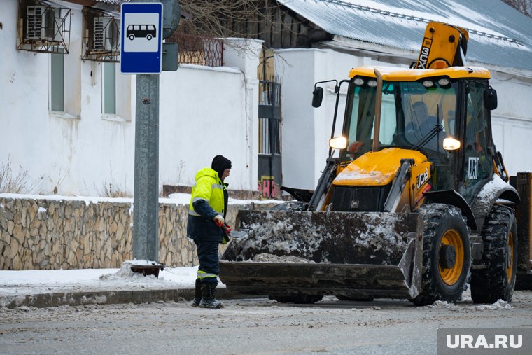 По словам властей, уборка улиц от снега в Перми круглосуточно находится под контролем 