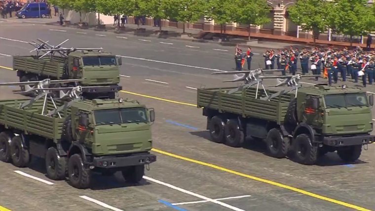 Колонна войск беспилотных систем впервые прошла по Красной площади