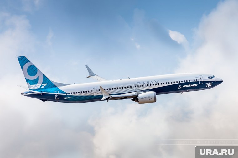 Boeing 737 пролетел мимо посадочной полосы