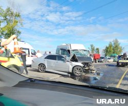 В Амурской области пассажирский автобус влетел в легковушку 