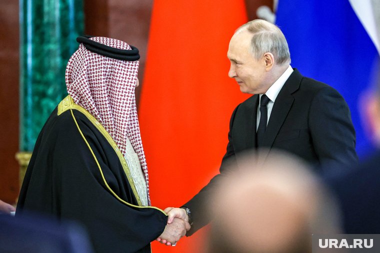 Владимир Путин является другом для короля Бахрейна, заявили в посольстве 