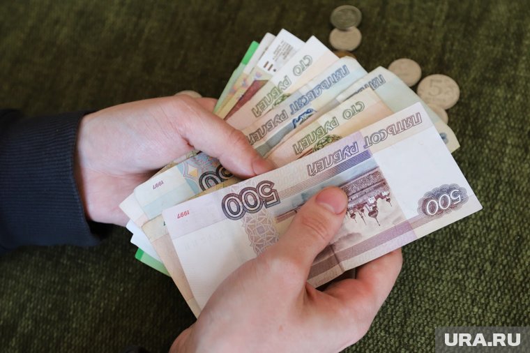 Зарплаты нефтяников ХМАО за месяц выросли на 15 тысяч рублей