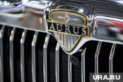Кремлевская парковка заставлена авто Aurus