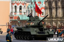 Туристы из КНР приехали посмотреть парад