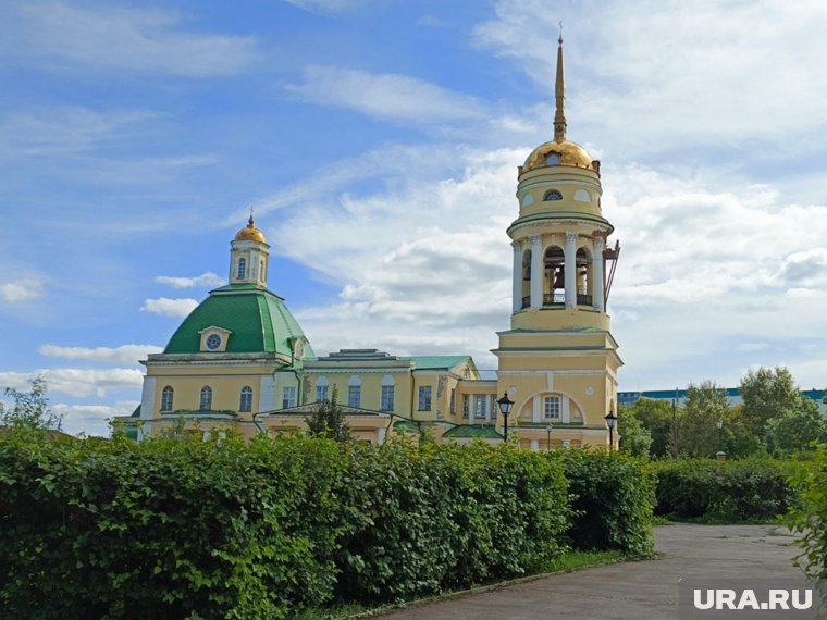 На парковке собора в годы Гражданской войны похоронили красногвардейца, но его тело бесследно пропало