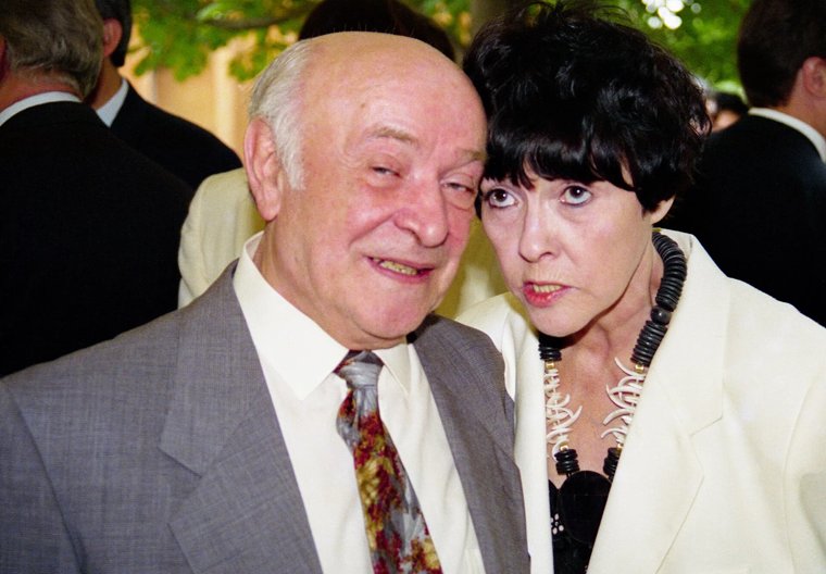 Ролан Быков с поэтессой Беллой Ахмадулиной, 1996 год