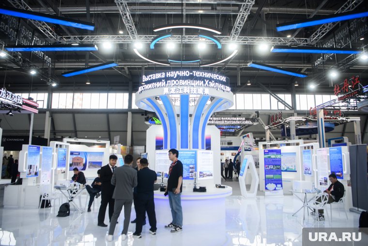 Выставка “Иннопром-2025” в Екатеринбурге стала первой темой совещания