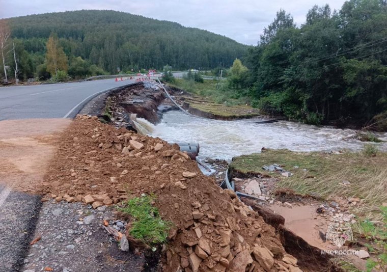 Перелив воды через дорогу около Новоандреевки прекратился 