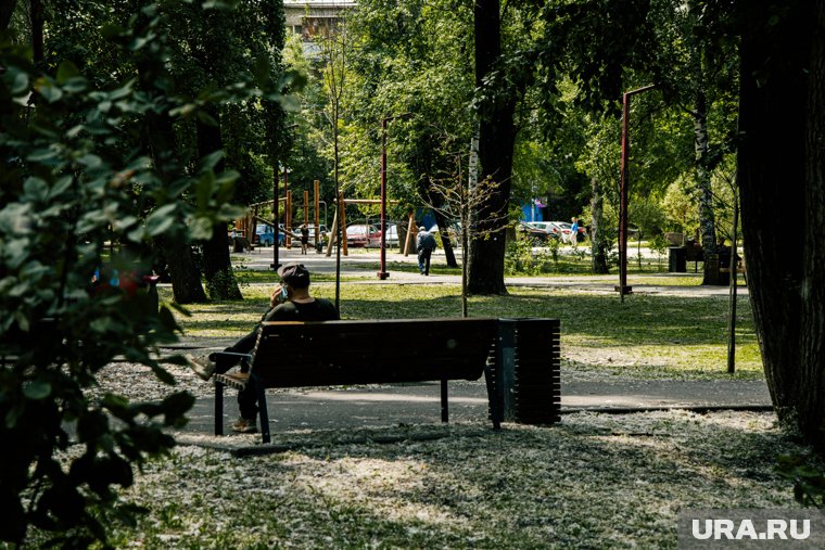 На территории завершается обустройство тротуаров