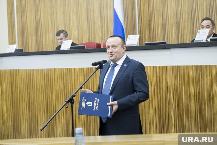 Крюк считается личным пилотом первого губернатора ЯНАО Неелова