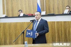 Крюк считается личным пилотом первого губернатора ЯНАО Неелова