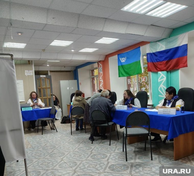 В Мегионе пришли первые избиратели