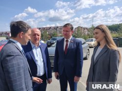 Депутаты гордумы на выезде в поселок Западный (Сергей Буяков - третий слева)