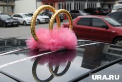 Свадебные танцы устроили на перекрестке