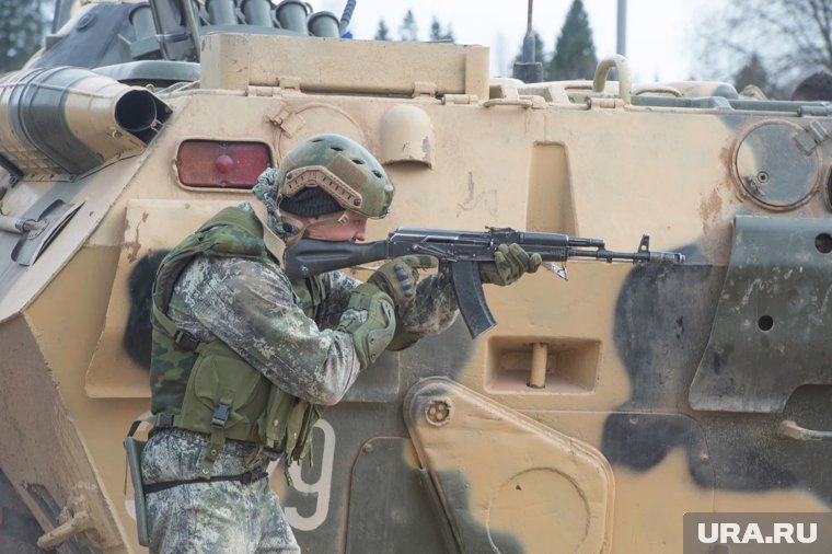 Бойцы Южной группировки занимаются зачисткой заблокированных боевиков ВСУ южнее Клебан-Быкского